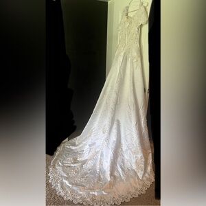 Bonny wedding dress and headpiece with snap on veil.